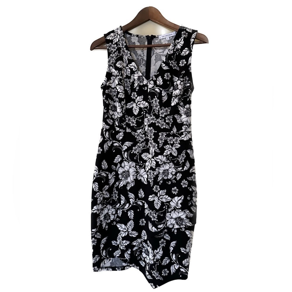 Black and white floral print summer dress, plunge neckline size small
